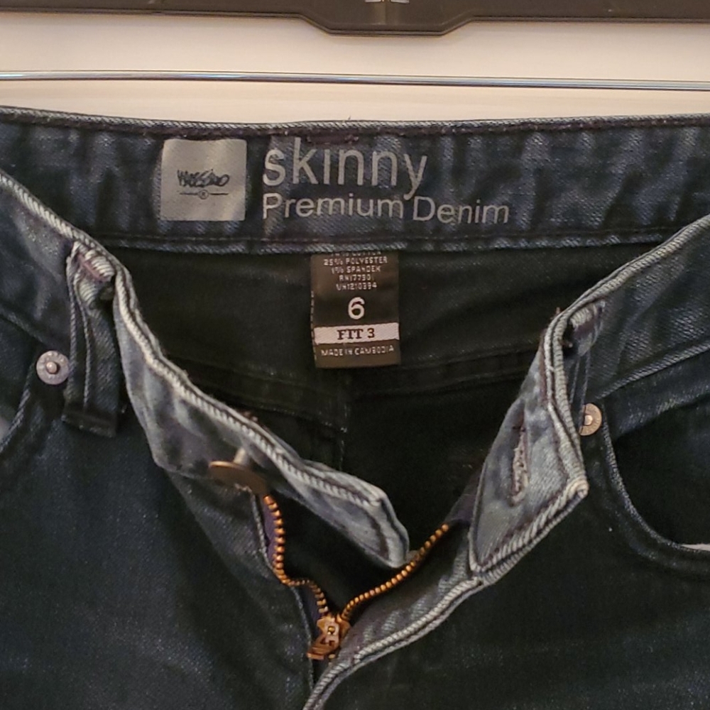Jeans - Picture 2 of 3